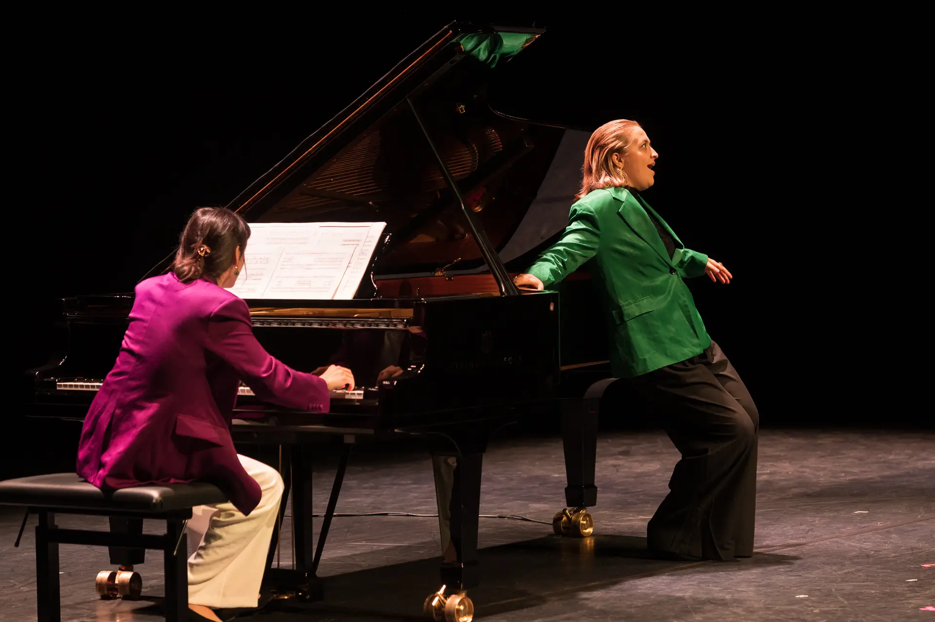 Laure-Catherine Beyers and Ana Ostojić performing in Theatre in Song